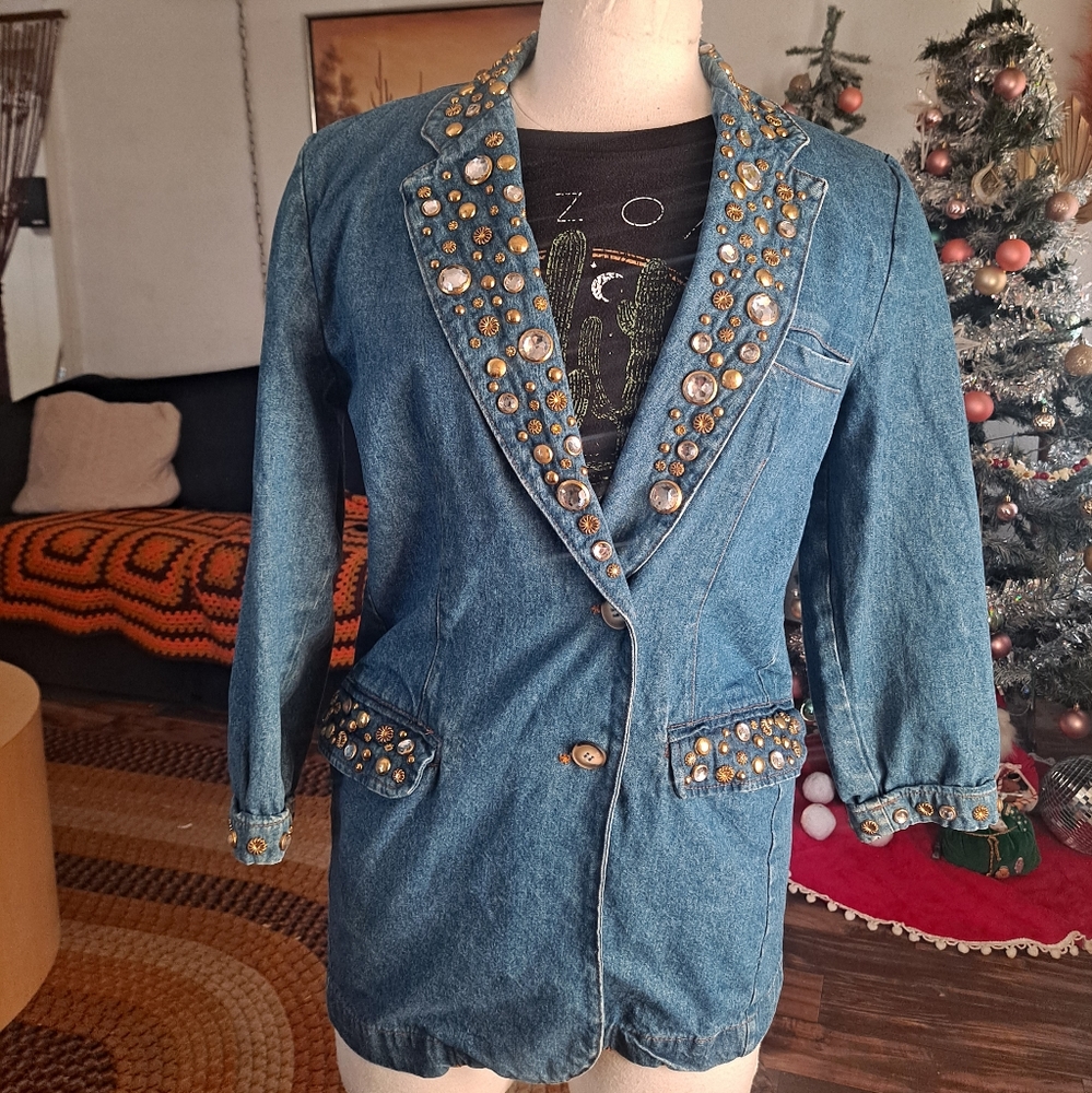 Vtg 1990s embellished denim jacket. Size small medium